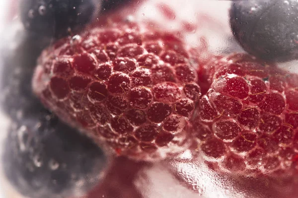 Blasen Und Früchte Unter Wasser — Stockfoto