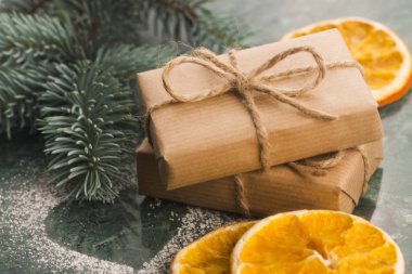 İki tatil hediye yığını