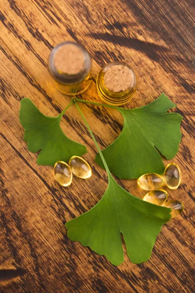 Ginkgo Essential Oil — Stock Photo, Image