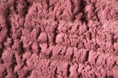 Yabanmersinli meyveli dondurma.