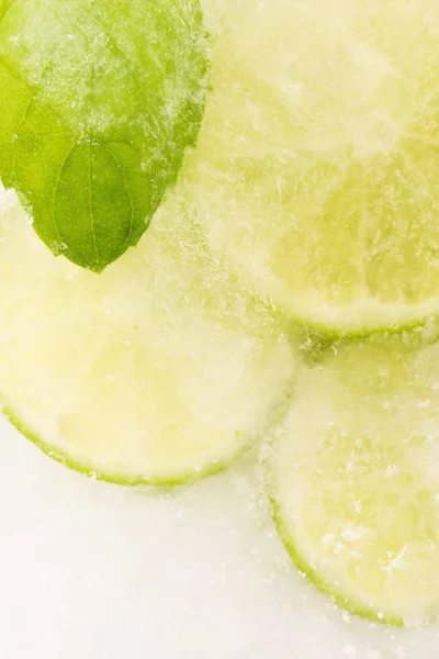 Лимон Замороженный Кубике Льда — стоковое фото