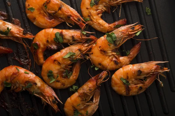 Grilled shrimps with tomato sauce — Stock Photo, Image