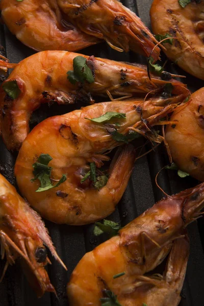 Grilled shrimps with tomato sauce — Stock Photo, Image