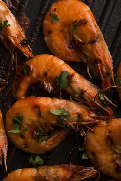 Grilled shrimps with tomato sauce — Stock Photo, Image