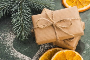 İki tatil hediye yığını