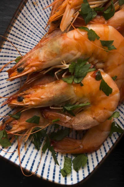 Camarones a la parrilla con salsa de tomate — Foto de Stock