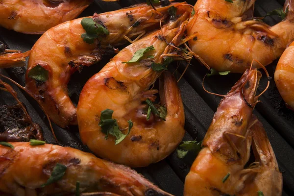 Grilled shrimps with tomato sauce — Stock Photo, Image