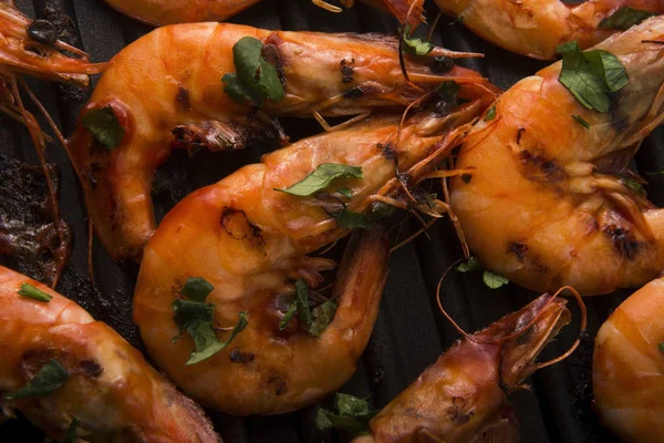 Grilled shrimps with tomato sauce — Stock Photo, Image