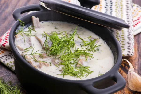 Turkse traditionele streepsoep; iskembe corbasi en soep van slachtafvallen — Stockfoto