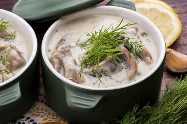 Sopa de tripe tradicional turca; iskembe corbasi e sopa de miudezas — Fotografia de Stock