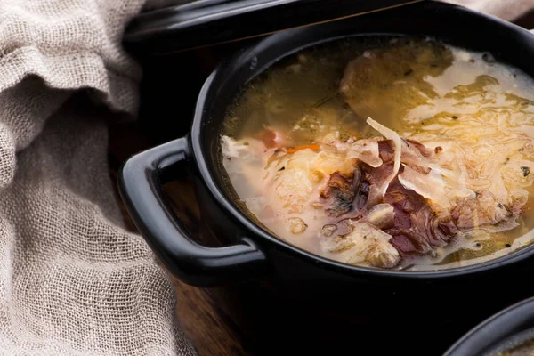 肉とキャベツスープ ファームスタイル — ストック写真