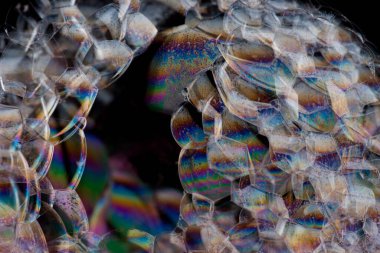 Siyah arkaplanda sabun köpüğü