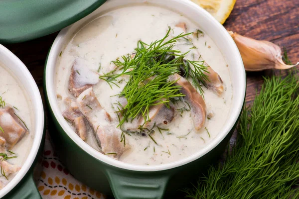 トルコの伝統的なトリプルスープイスケベ コルバシと内臓スープ — ストック写真