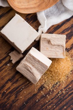 Taze sıkılmış maya servis panosu, seçici odaklanma