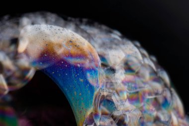 Siyah arkaplanda sabun köpüğü