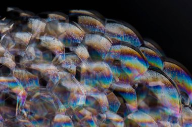 Siyah arkaplanda sabun köpüğü