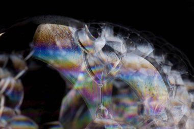 Siyah arkaplanda sabun köpüğü