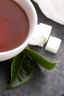 Aromatik yeşil çay, taze çay yaprakları.