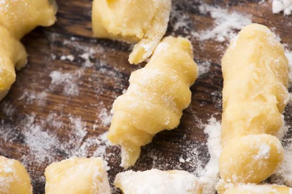 Ongebakken Zelfgemaakte Aardappelgnocchi Met Vork — Stockfoto