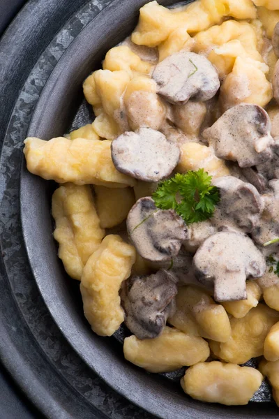 Gnocchi Med Svampgräddsås — Stockfoto