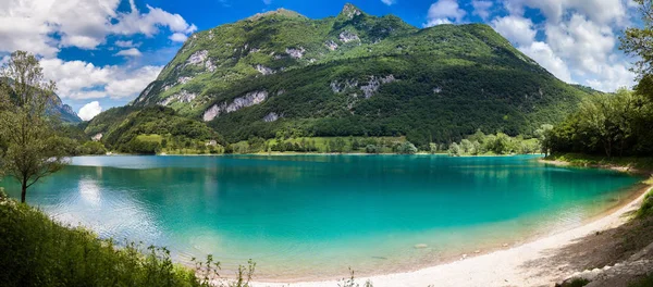 意大利特伦托山脉美丽的天王湖全景图 — 图库照片