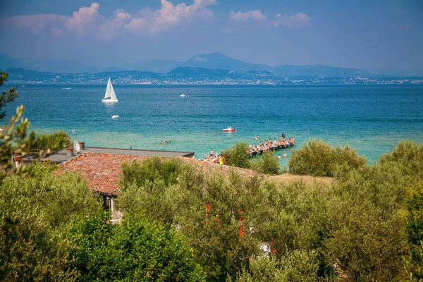 Blick auf den Gardasee in Sirmione, Italien — Stockfoto