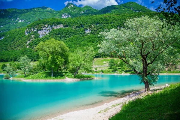 Amazing kleuren van de kleine lake Tenno — Stockfoto