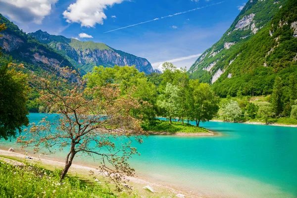 Paesaggio colorato in montagna Lago di Tenno Immagine Stock