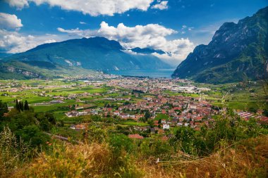 Riva del Garda vadisinin havadan görünümü