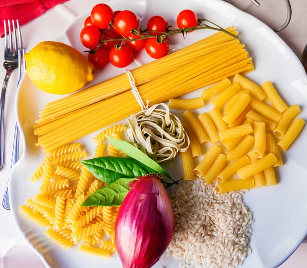 Vista superior ingredientes alimentares italianos — Fotografia de Stock