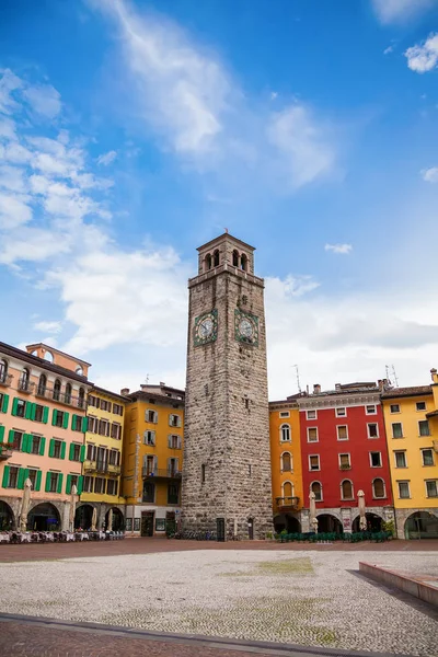 Plaza de la ciudad en Riva del Garda — Foto de Stock