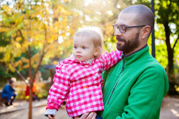 Autumn shot of father and daughter — Stock Photo, Image