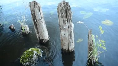 Kazık sol eski, iskelede nehir kıyısında yok.