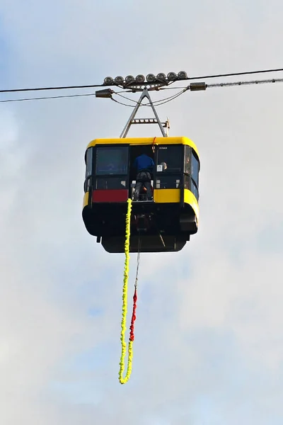 Visící bungee jumping car — Stock fotografie