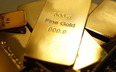 Altın külçelerinin yakın görüntüsü