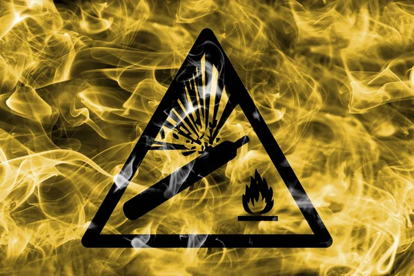 Давление Цилиндры Предупреждает Дымовом Сигнале Треугольный Знак Опасности Дымовой Фон — стоковое фото