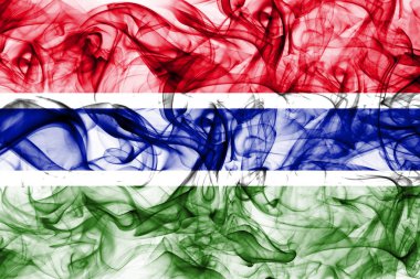 Gambiya duman bayrak beyaz bir arka plan üzerinde 
