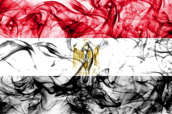 白い背景の上の煙エジプトの国旗 — ストック写真