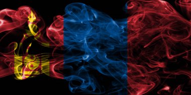 Siyah bir arka plan üzerinde duman Moğolistan bayrağı