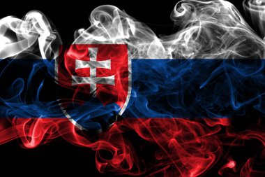 Siyah bir arka plan üzerinde duman Slovakya bayrağı