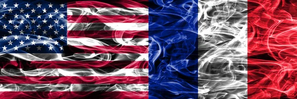 Vereinigte Staaten Gegen Frankreich Rauchfahnen Konzept Nebeneinander Platziert — Stockfoto