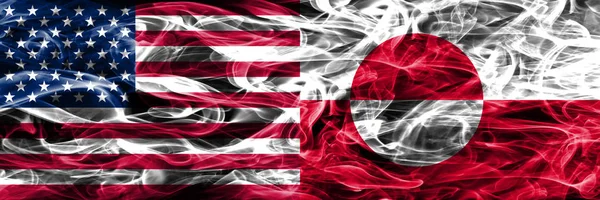 Сполучені Штати Проти Гренландії Дим Прапорів Концепція Розміщені Поруч — стокове фото
