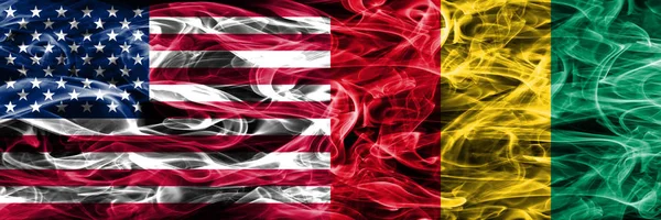 Estados Unidos Guiné Fumaça Bandeiras Conceito Colocado Lado Lado — Fotografia de Stock