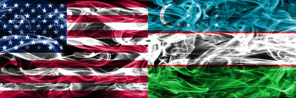 Estados Unidos Uzbequistão Bandeiras Fumaça Conceito Colocado Lado Lado — Fotografia de Stock