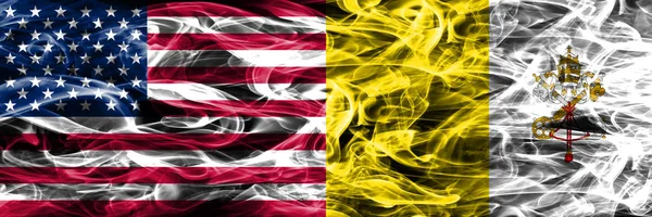 Vereinigte Staaten Gegen Vatikanische Stadt Rauchfahnen Konzept Nebeneinander Gestellt — Stockfoto
