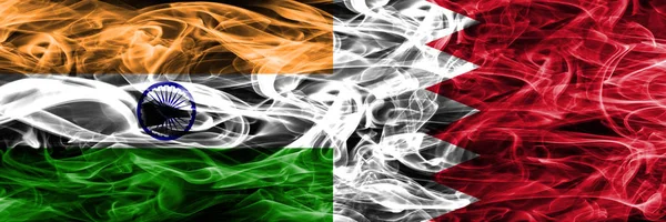 Ινδία Εναντίον Σημαίες Του Μπαχρέιν Καπνού Τοποθετούνται Δίπλα Δίπλα — Φωτογραφία Αρχείου