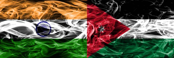Ινδία Εναντίον Της Ιορδανίας Καπνίζουν Σημαίες Που Τοποθετούνται Δίπλα Δίπλα — Φωτογραφία Αρχείου