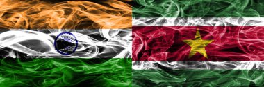 Hindistan vs Surinam duman bayrakları yan yana yerleştirilmiş