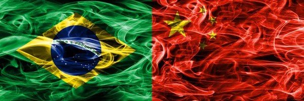Bandeiras Fumaça Brasil China Colocadas Lado Lado — Fotografia de Stock