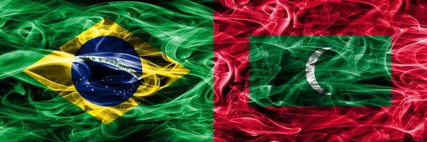 Бразилія Проти Мальдіви Дим Прапори Розміщені Поруч — стокове фото